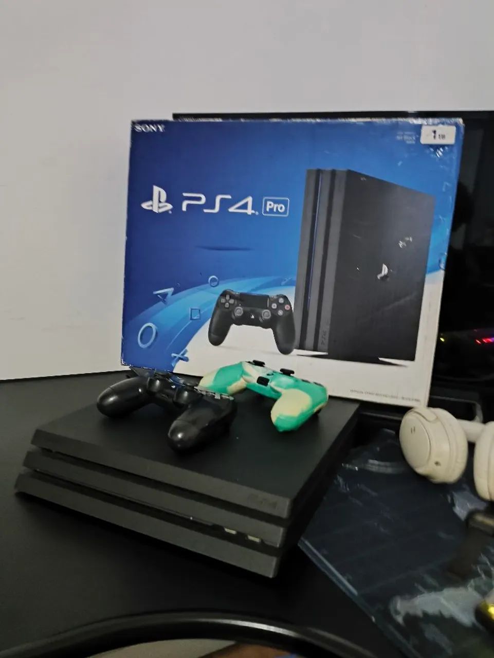 ps4 pro com caixa e cotroles  - Foto 3