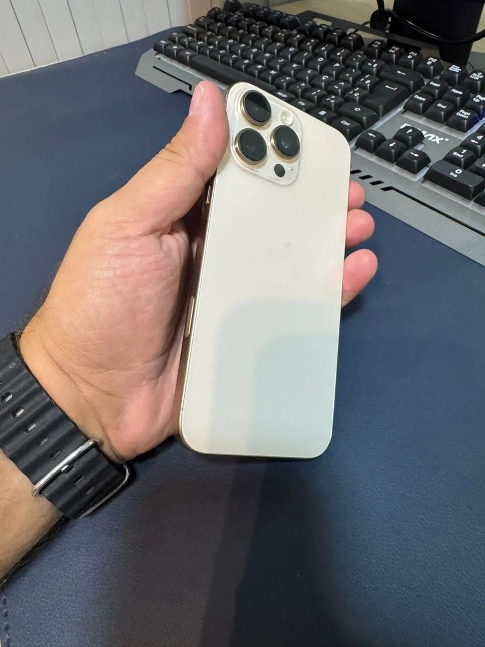 iPhone 16 pro max 256g Desert