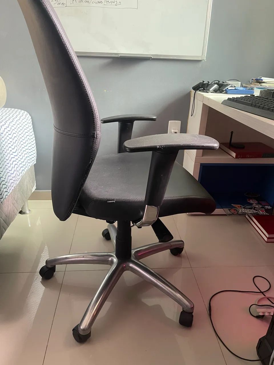 Cadeira De Escritorio nova 