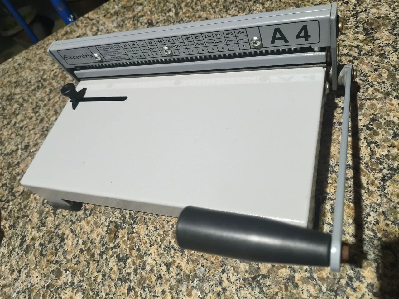 Encadernadora Excentrix A4 Grátis espirais e capas - Foto 2
