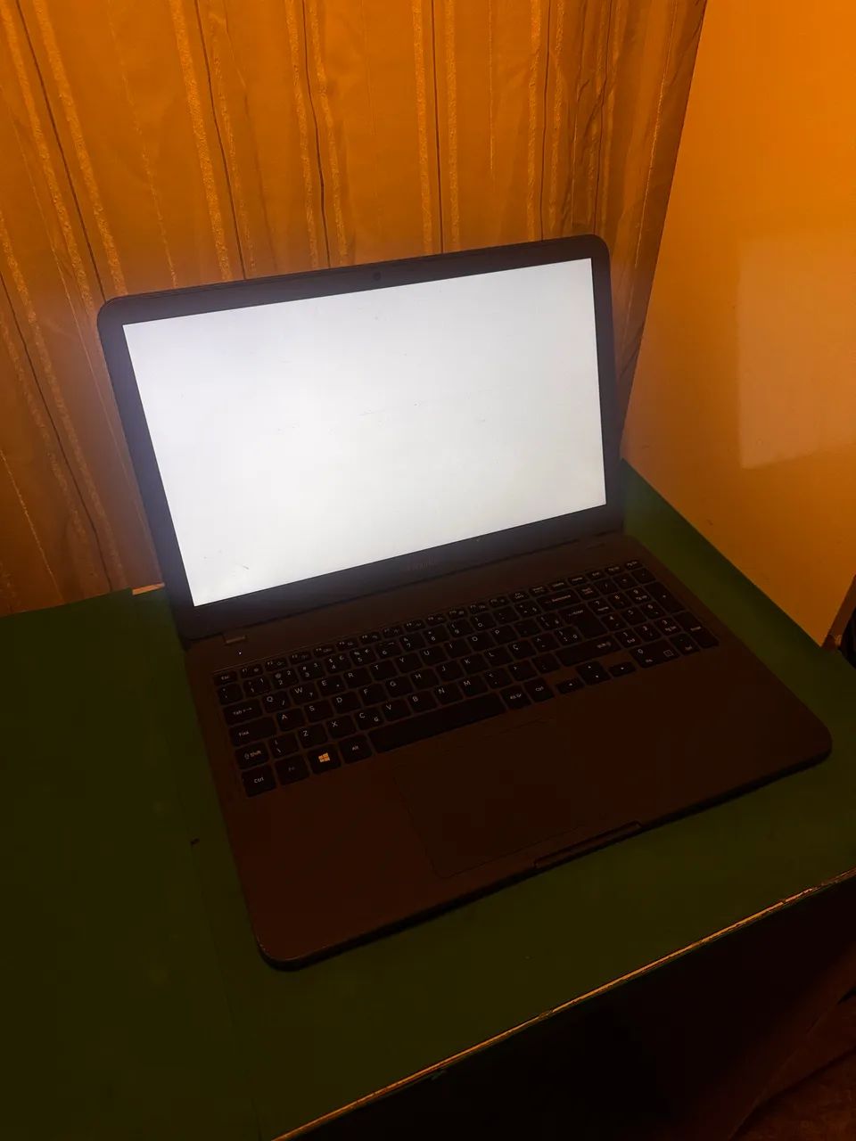  Samsung Essentials E30 ? modelo NP350XAA-KF3BR.