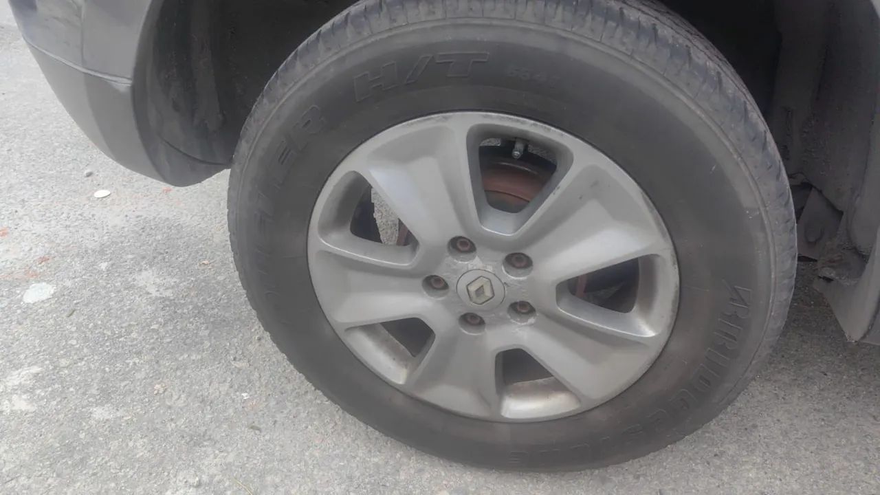 Roda com pneu Renault duster