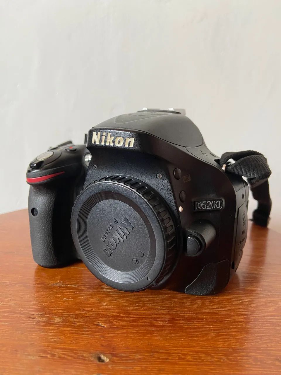 Câmera Nikon D5200 + Flash Yongnuo YN685 + Acessórios