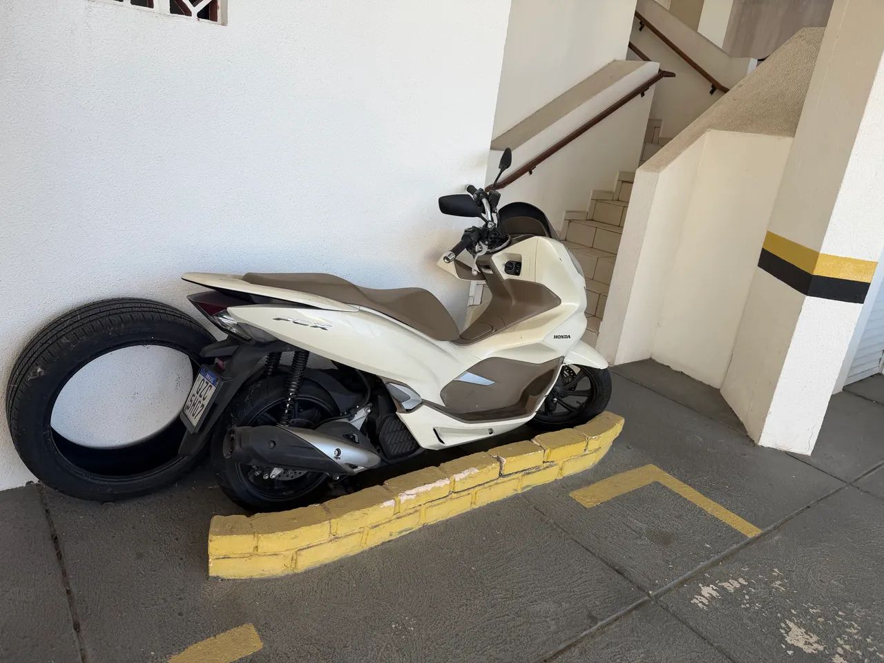 Pcx 150 dlx novinha pouca km - Foto 3