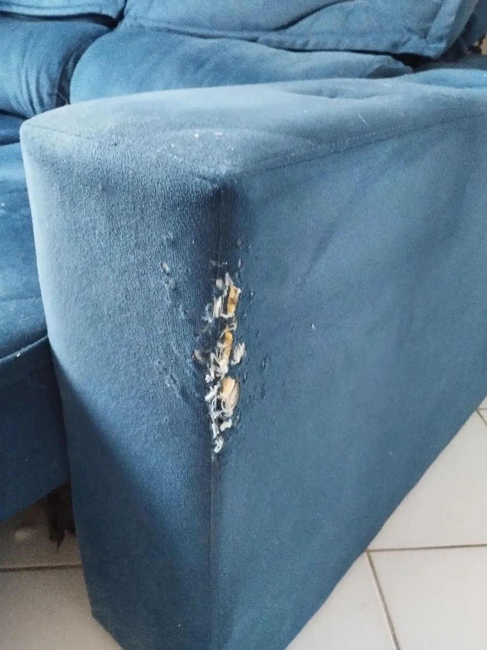 Sofá retrátil azul escuro 2 lugares - Foto 4