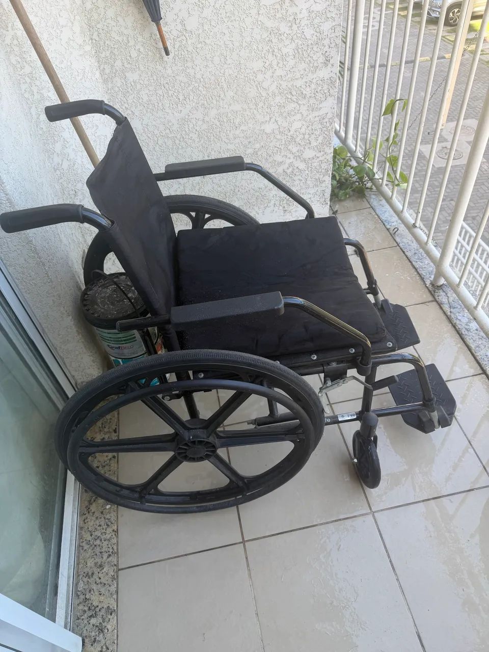 Cadeira de rodas semi nova 
