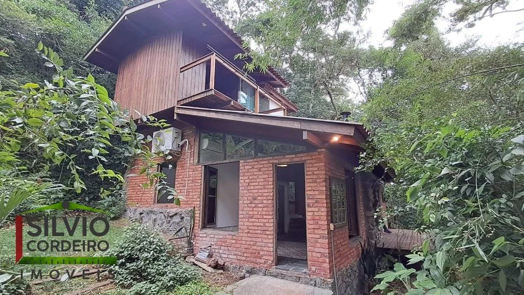 Propriedade com 06 Casas e Vista para a Lagoa - Canto da Lagoa - Florianópolis