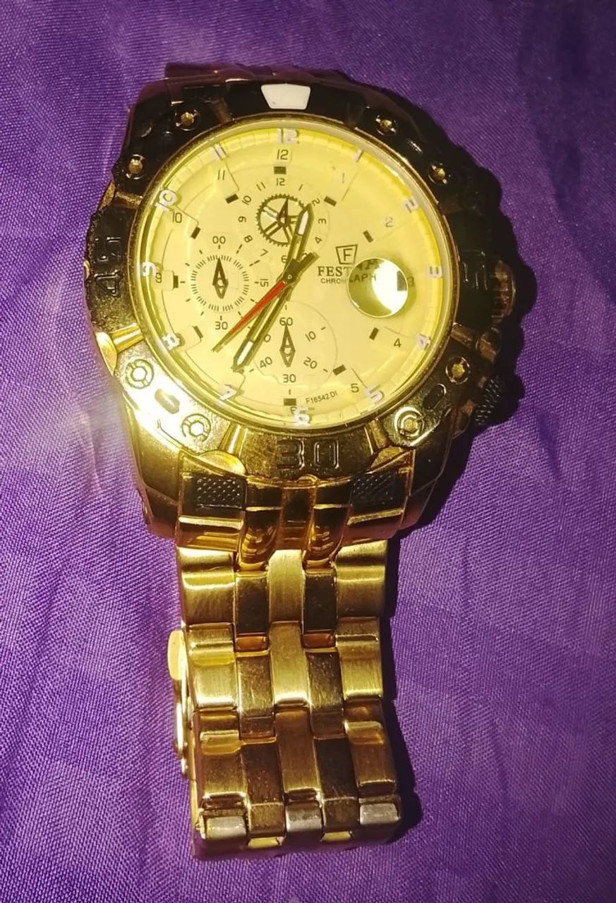 Relógio festina dourado 