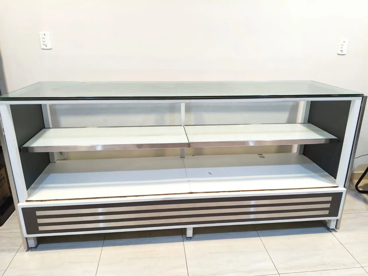 BALCÃO DE VIDRO E MDF PARA LOJA - BEM CONSERVADO. ÓTIMO PREÇO  - Foto 2