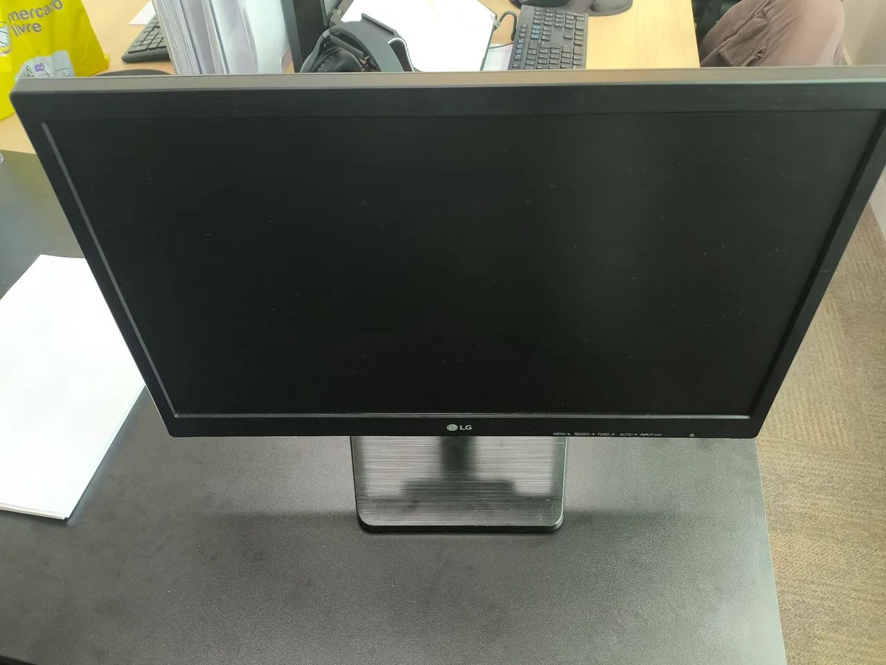 Monitor LG Flatron 20M37AA-B - Ótimo Custo-Benefício!