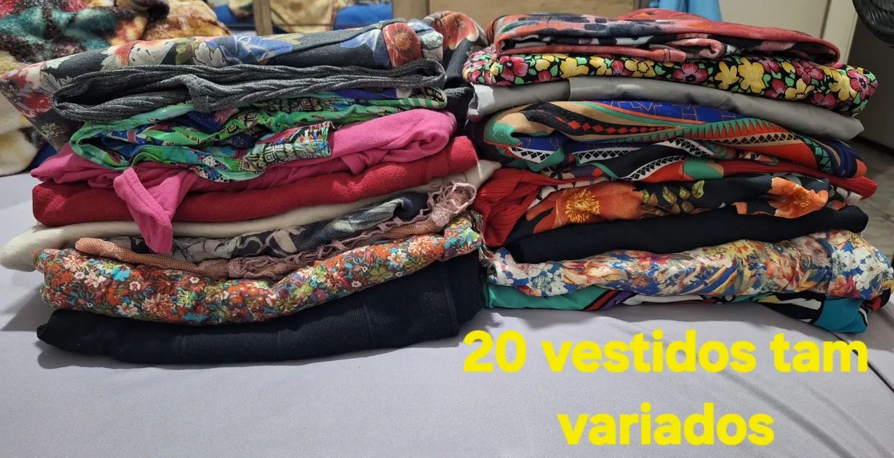 Lote de 20 Vestidos tamanhos variados