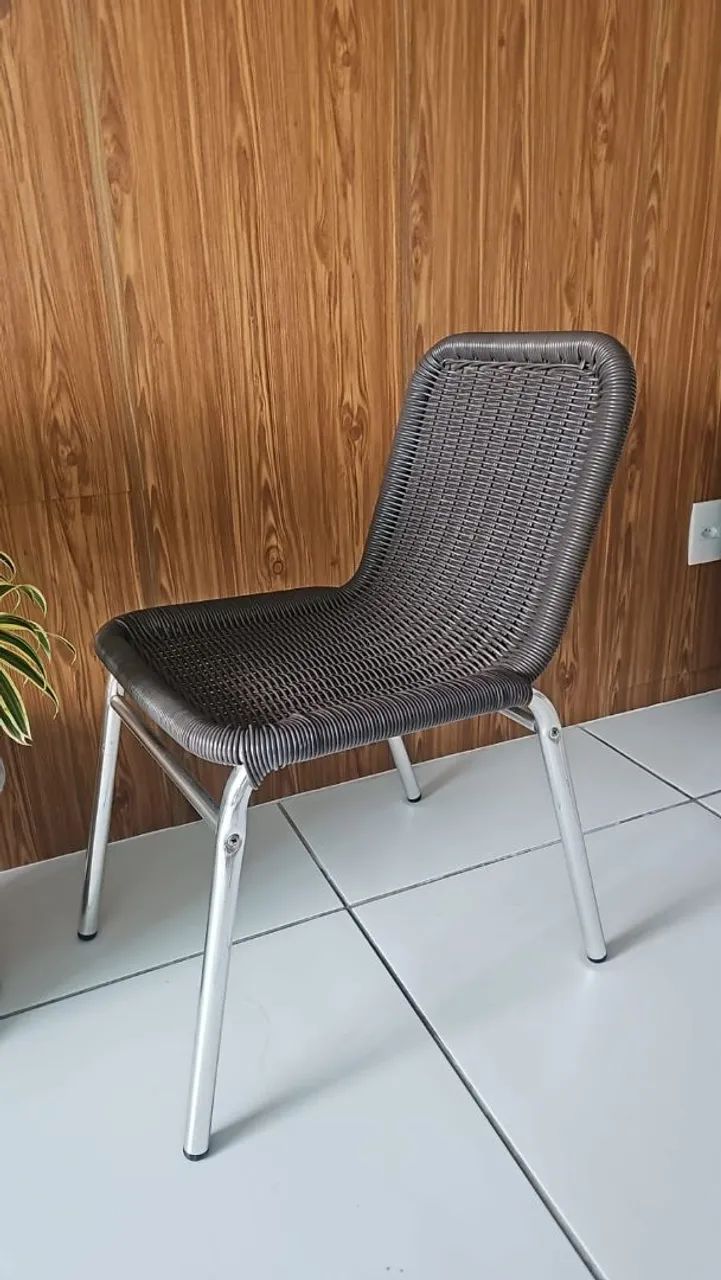 Cadeiras para mesa de sala ou varanda. 4 unidades