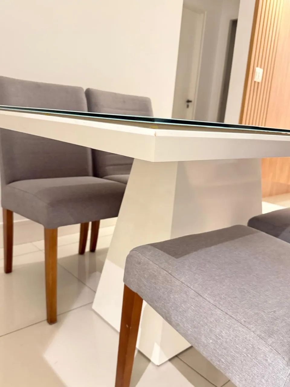 Sala de jantar:Mesa mais 4 cadeiras 