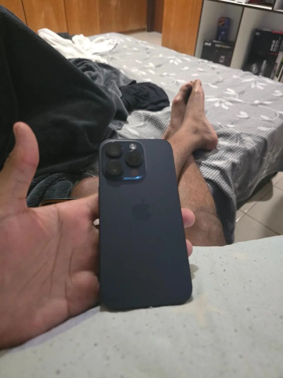 iPhone 15 pro 256GB - Cor azul - Foto 3