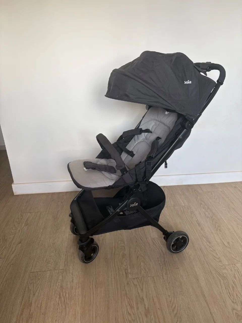 Carrinho de bebê (para passeio) compacto