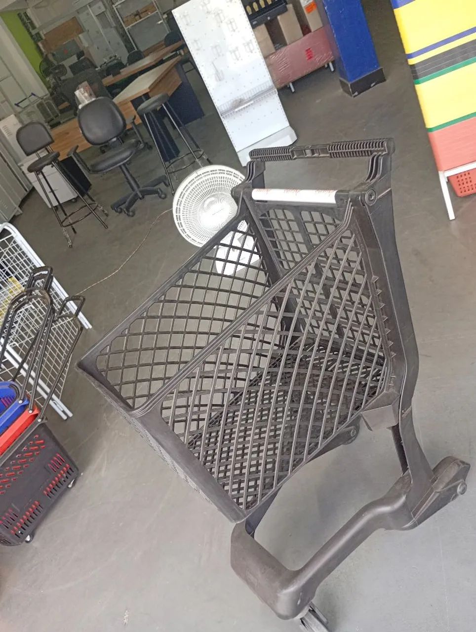 CARRINHO DE COMPRAS PLASTICO SO A CENTERACO TEM *B - Foto 2