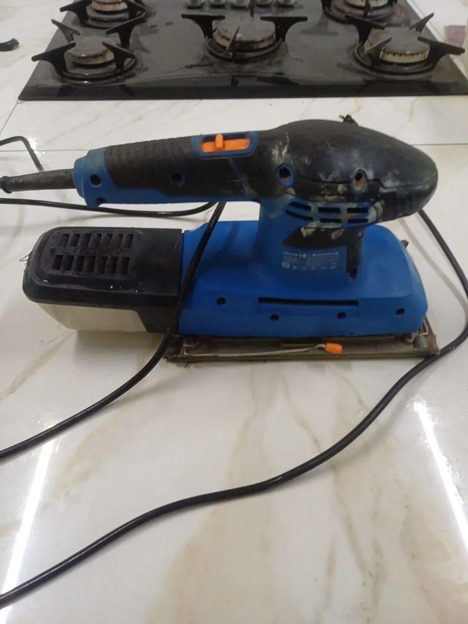 Lixadeira Dexter funcionando.