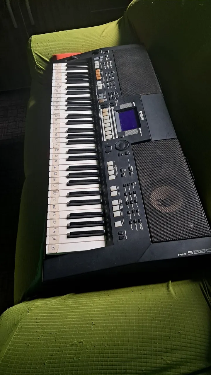 yamaha psr s550