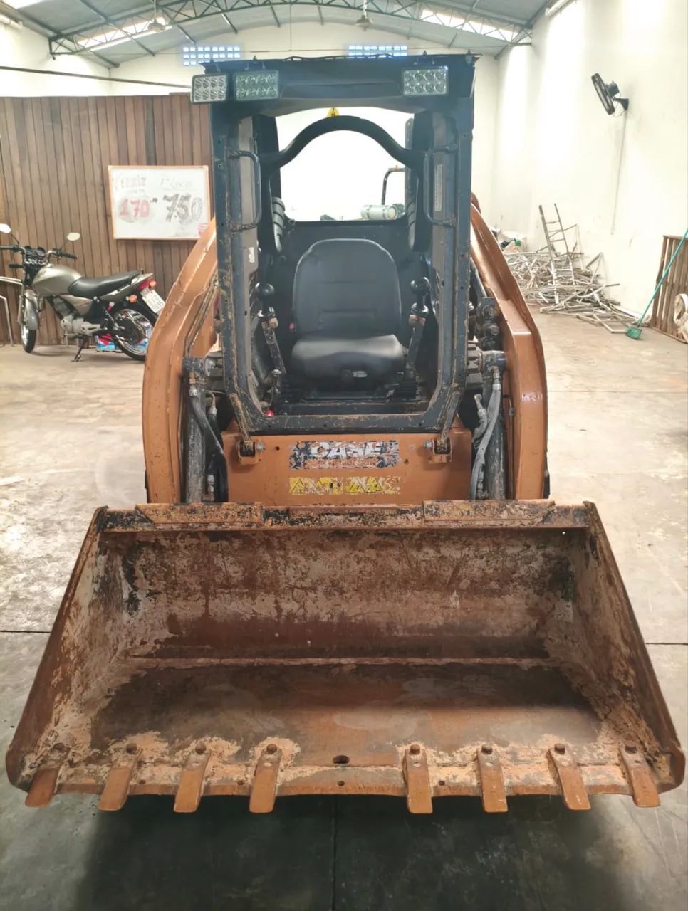Minicarregadeira Case SR150 ano 2014 com 2.000 horas, em SP - Foto 4