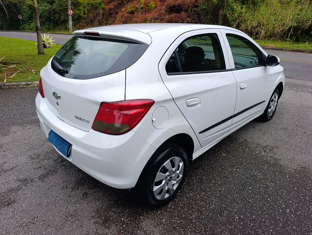 Chevrolet Onix Hatch LT 1.0 8V Flex Power Mec. 4P 2014 - Foto 3