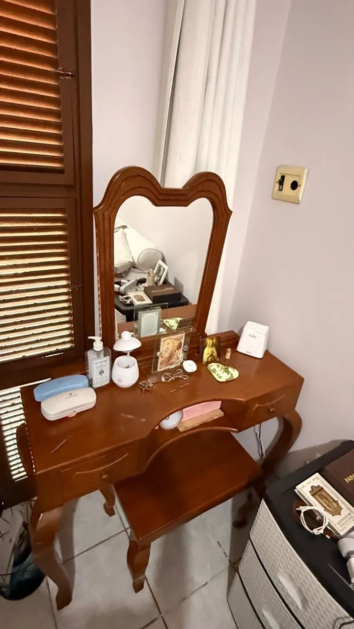 Penteadeira Retrô Clássica em Cedro Maciço com Espelho e Banqueta