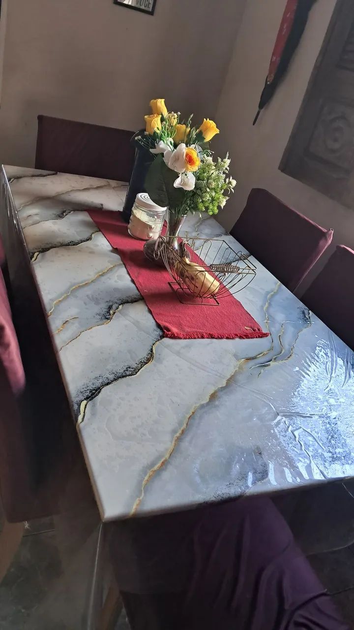 Mesa com 6 cadeiras 