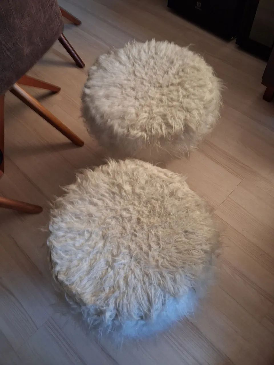 Puffs brancos  - Foto 3