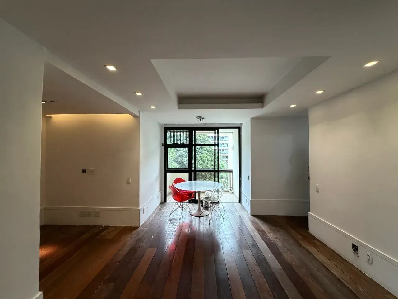 Imóvel para aluguel possui 77 metros quadrados com 2 quartos