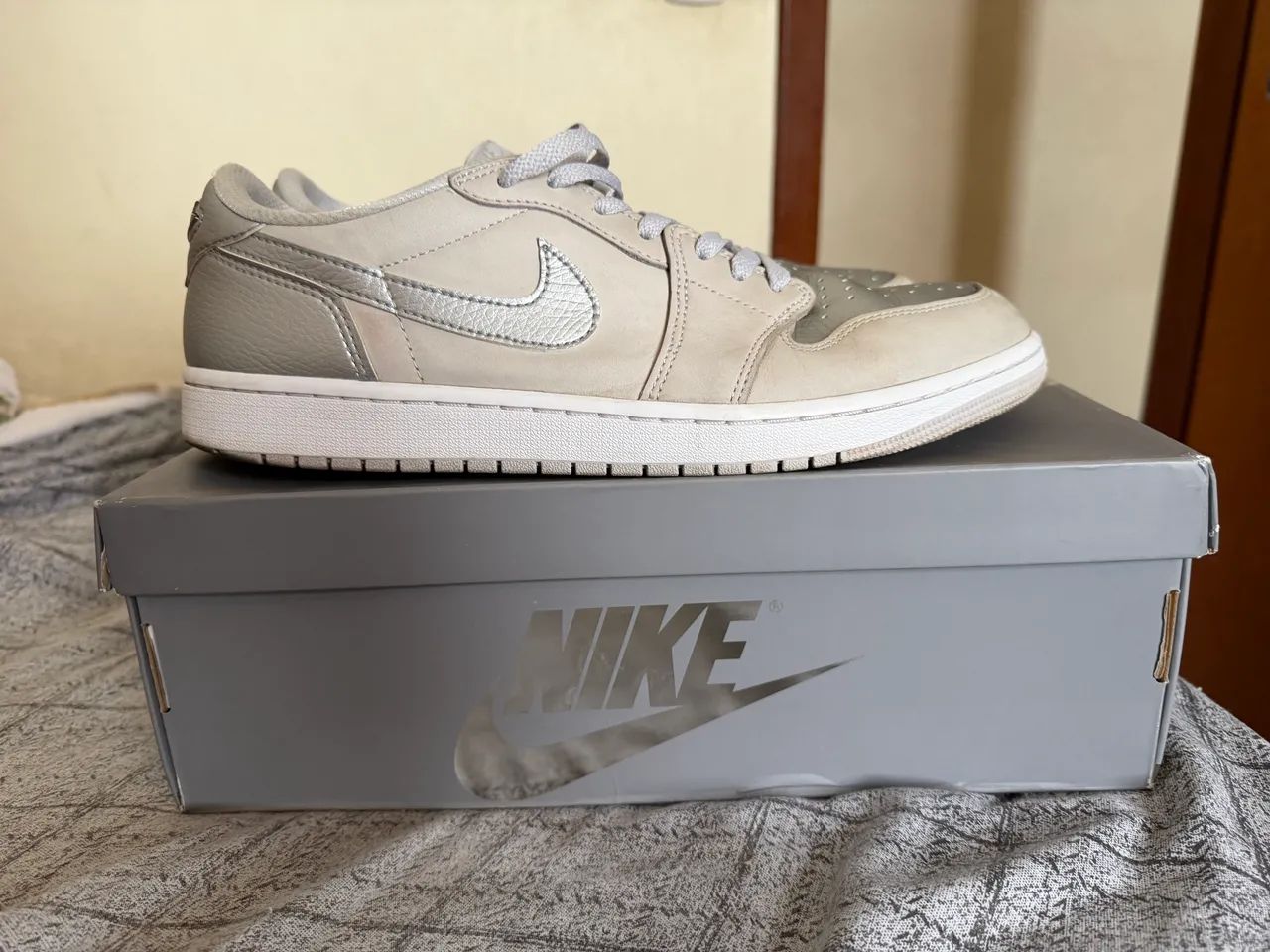 Nike Air Jordan 1 Low OG Neutral Grey Metallic Silver White