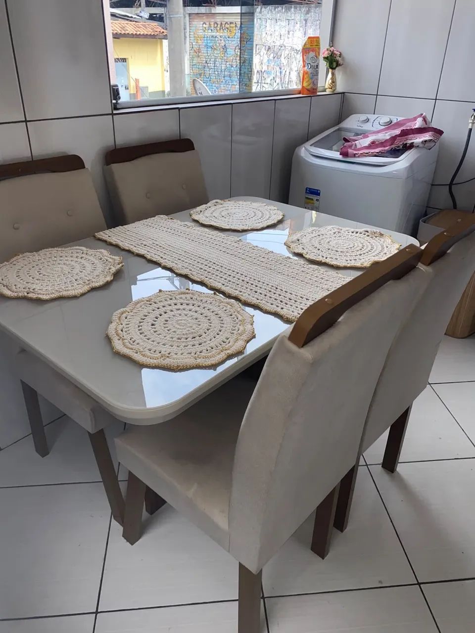 Mesa de jantar tampo de vidro e 4 cadeiras