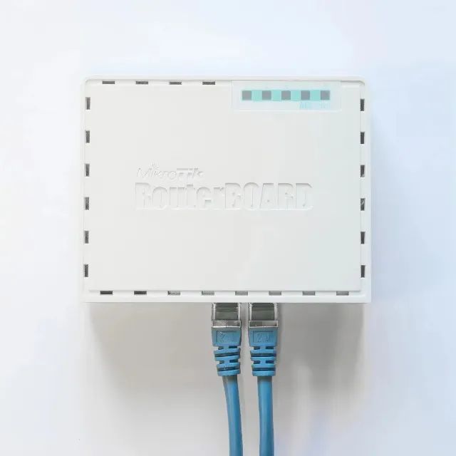Roteador MikroTik Hex RB750Gr3 Branco - Foto 5