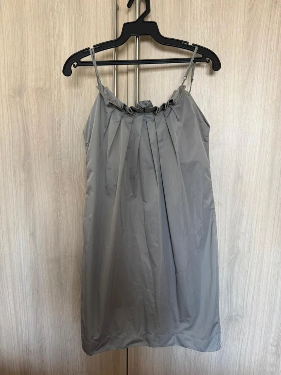 vestido animale cinza