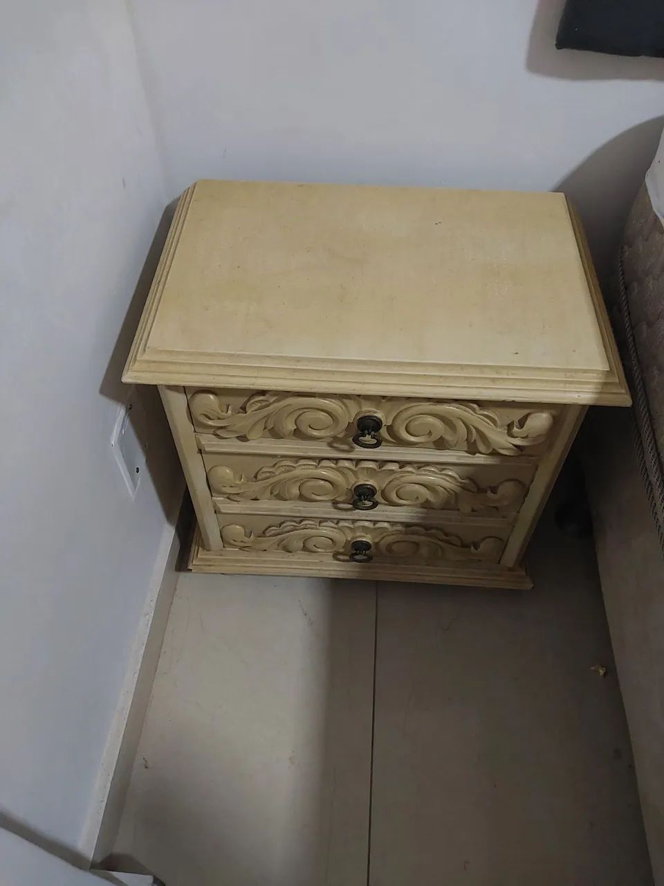 Criado mudo com 3 gavetas  - Foto 2