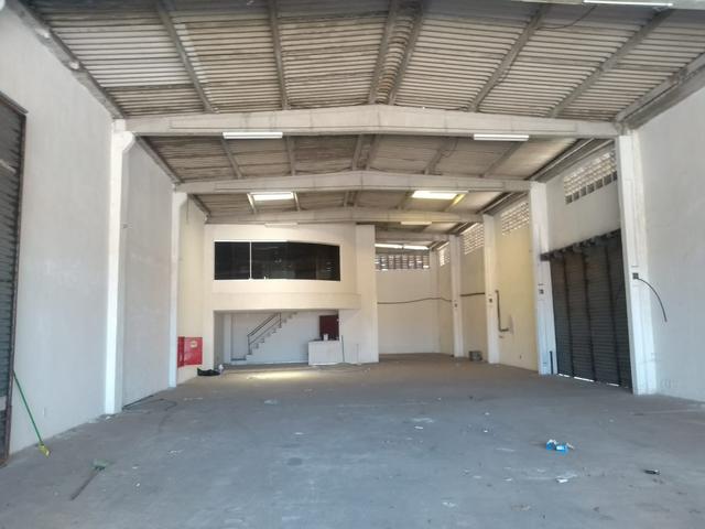 Alugo 3 galpões cada um com 12 x50 com pé direito de 8 metros. Prédio comercial - Foto 7