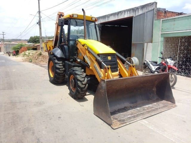 Retro escavadeira  jcb  2012