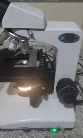 Super Promoção de cadeiras universitárias, armário de aço autoclave, microscópios. - Foto 4