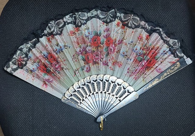 Leque Tecido Floral Com Renda