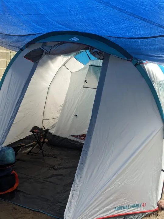 Barraca de Camping Quechua Arpenaz 4.1 - Pouco Usada, em Excelente Estado - Foto 2