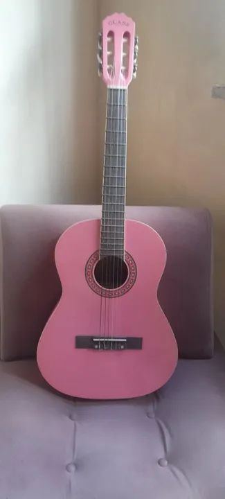 Violão na cor rosa ( class guitar)