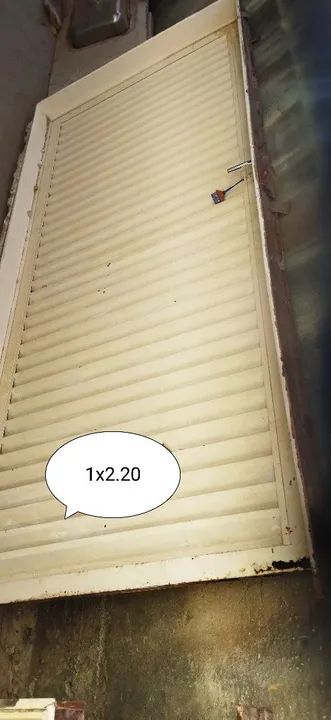 Vendo porta   usada 