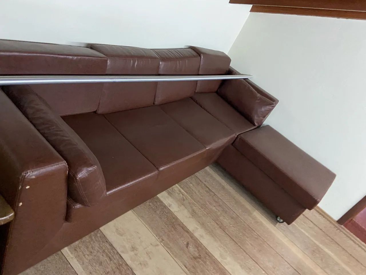 Sofá de Canto em Couro Marrom