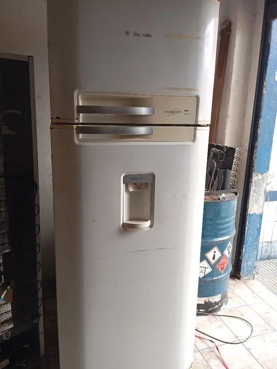 Geladeira Electrolux Duplex com Dispenser de Água