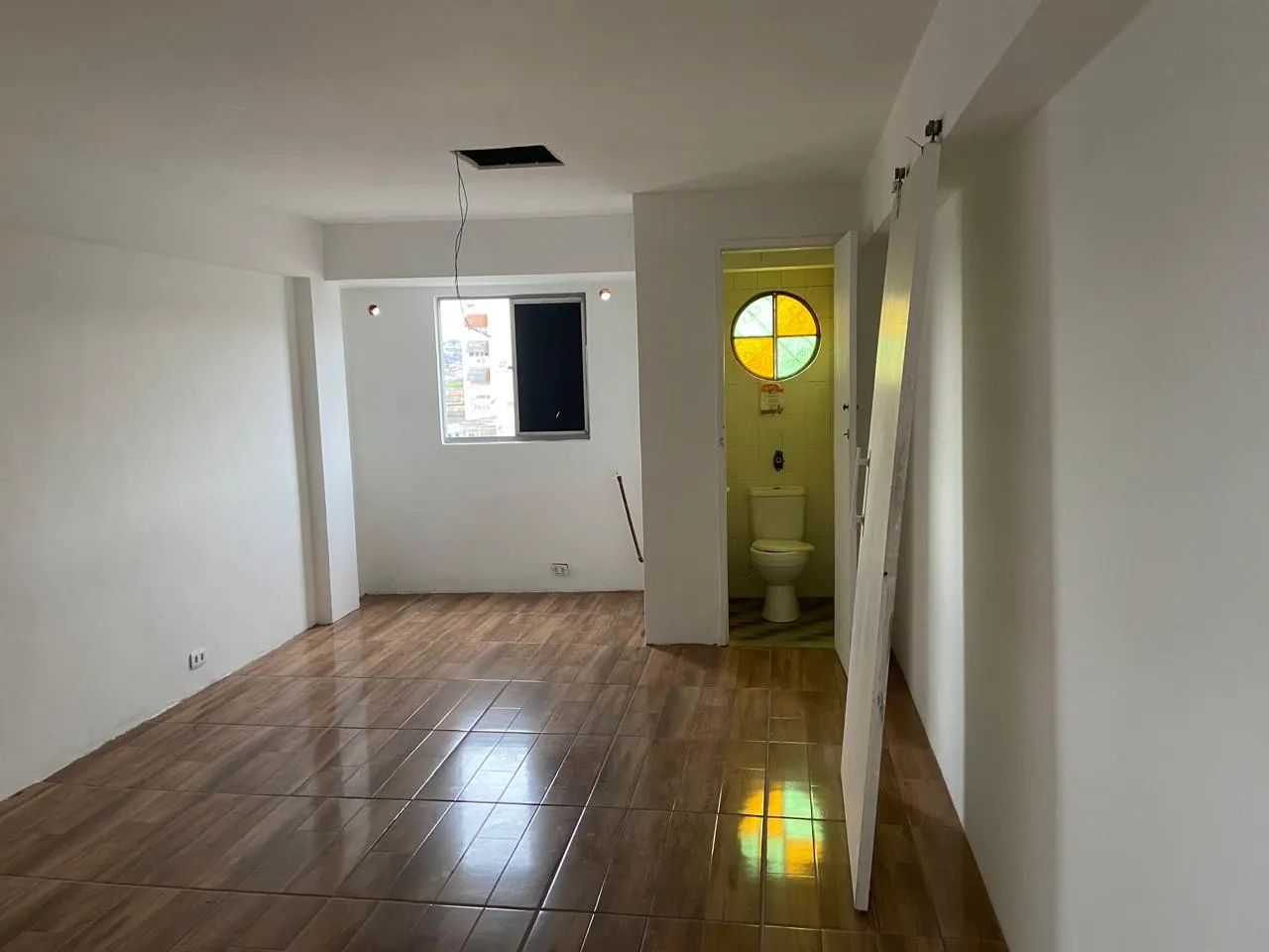 BS IMOBILIÁRIA CJ - 9763 - ALUGA Sala com 25m², no centro de São Gonçalo / RJ