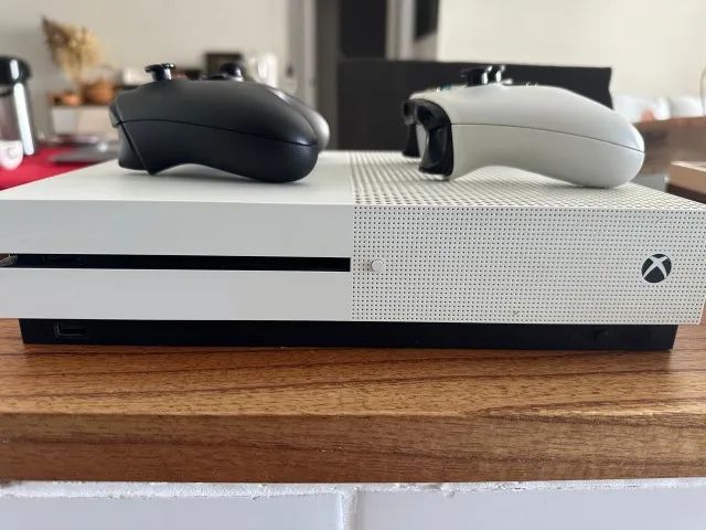 Xbox one s 1TB c/ 2 controles - Foto 4