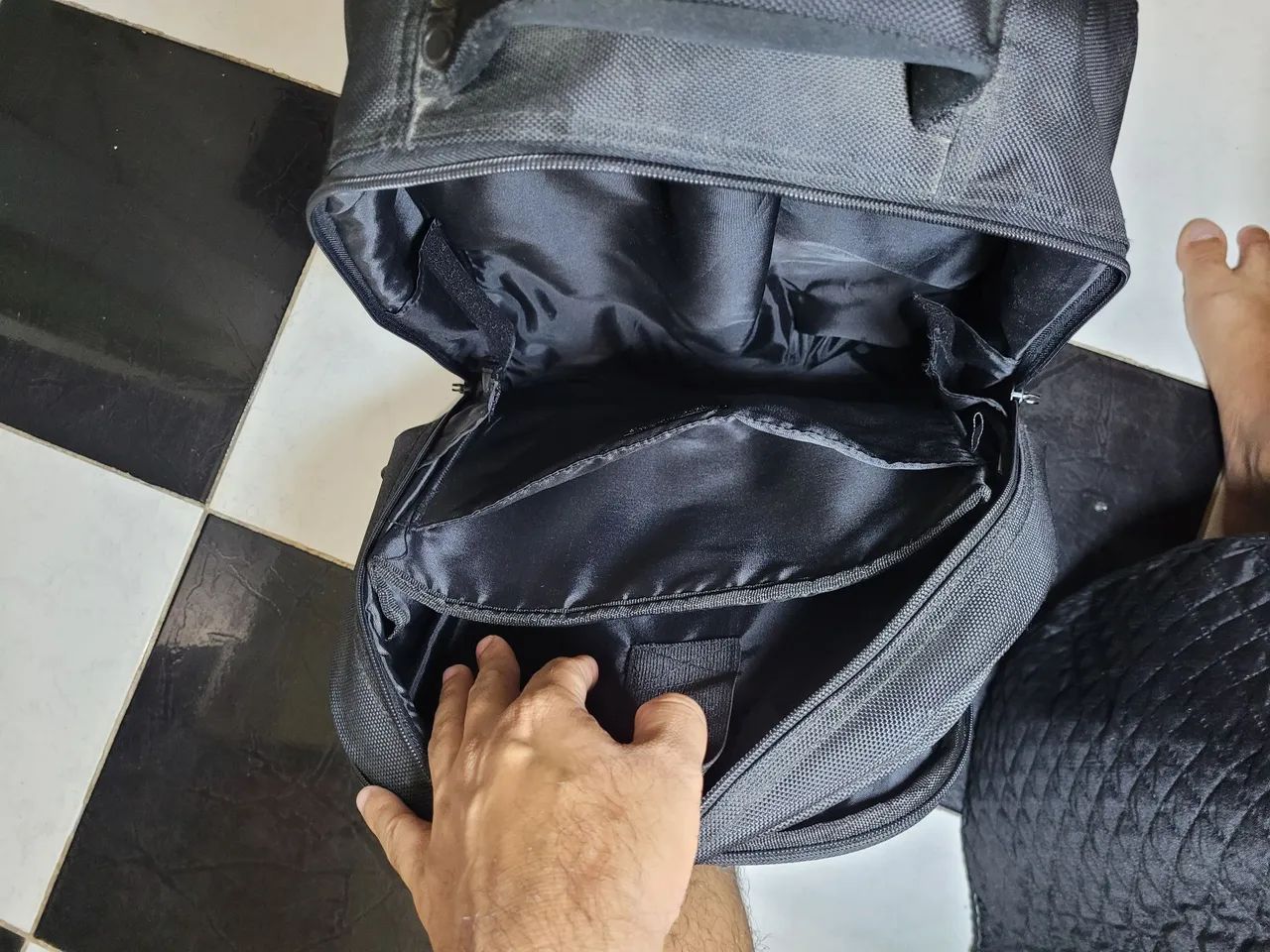 Mochila de rodinha  para notebook - excelente estado - Foto 3
