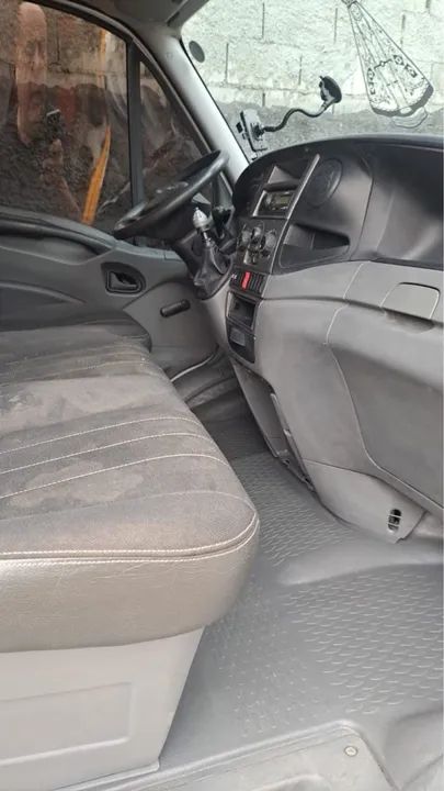 Iveco 35 s 14. Camionete bau.  - Foto 4