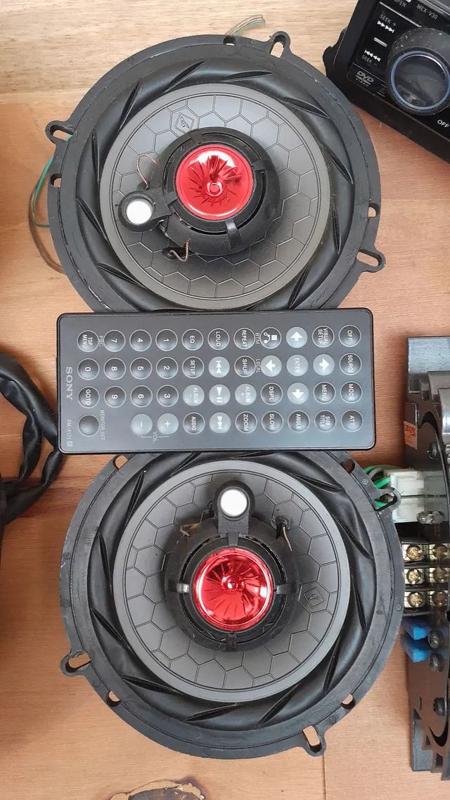 Jogo de Som Sony de carro.
