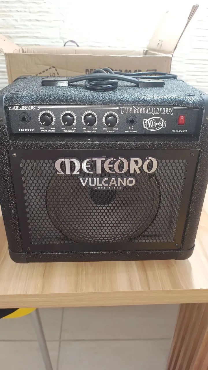Amplificador FWB-20 Meteoro Vulcano FWB-20 Demolidor