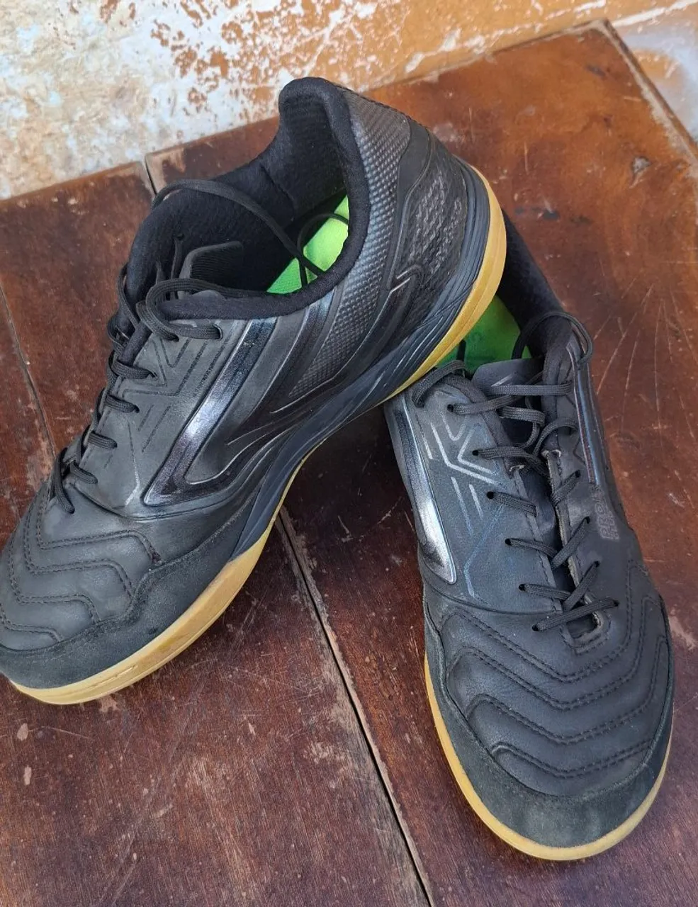Tênis de Futsal Preto - Ideal para suas partidas!