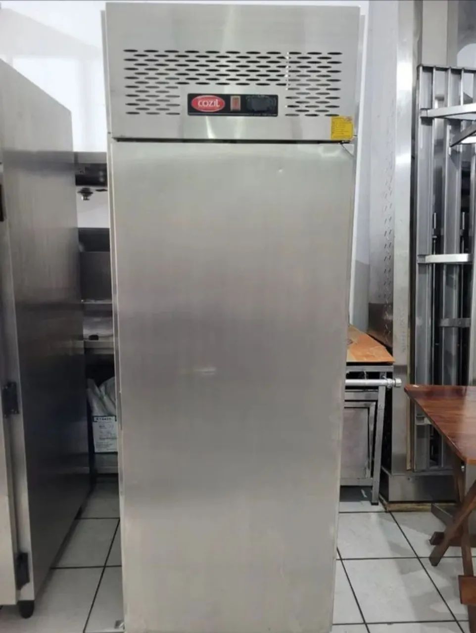 Refrigerador Vertical COZIL para Comércio